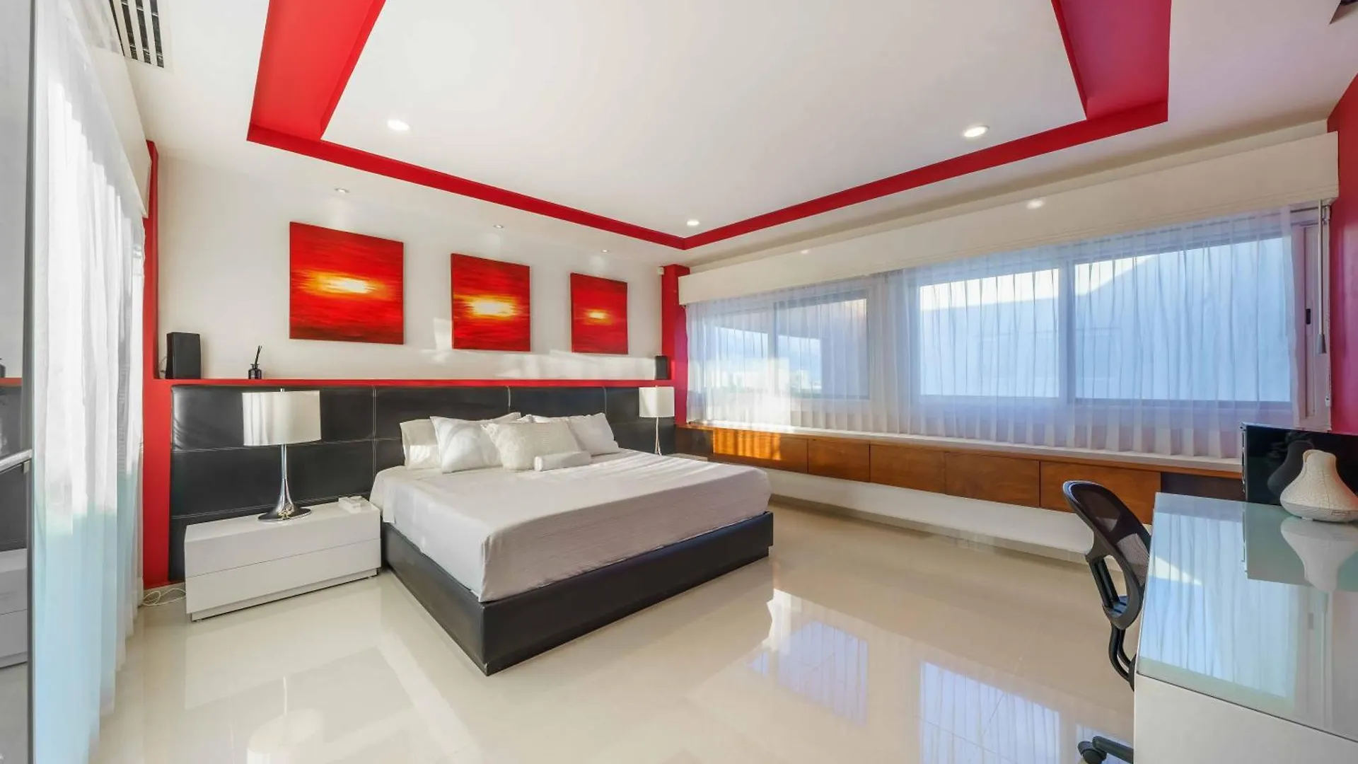 Luxury 4 Bedroom Penthouse With Private Jacuzzi Steps From Hotel Zone Cancun Mexico