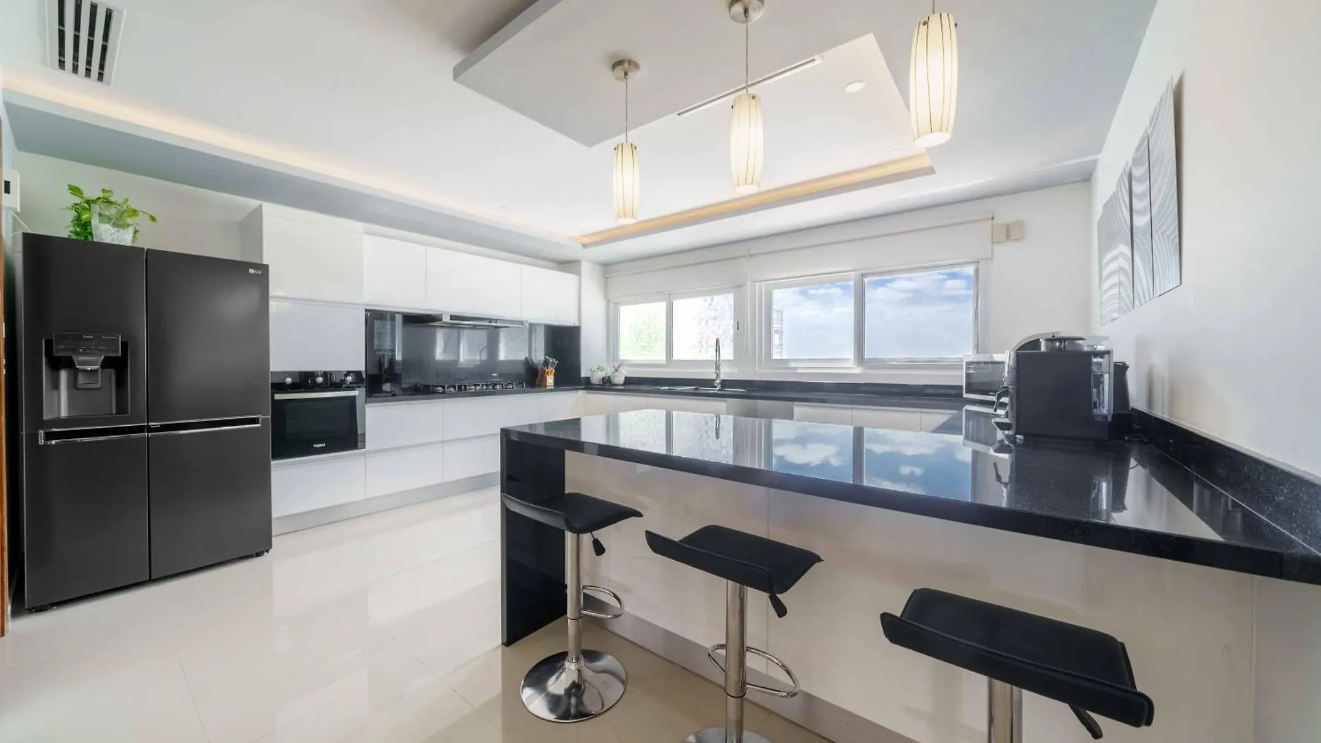 Luxury 4 Bedroom Penthouse With Private Jacuzzi Steps From Hotel Zone Cancun Apartment