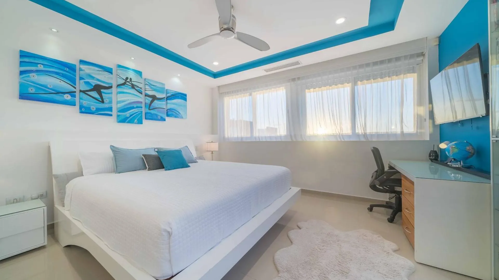Luxury 4 Bedroom Penthouse With Private Jacuzzi Steps From Hotel Zone Cancun