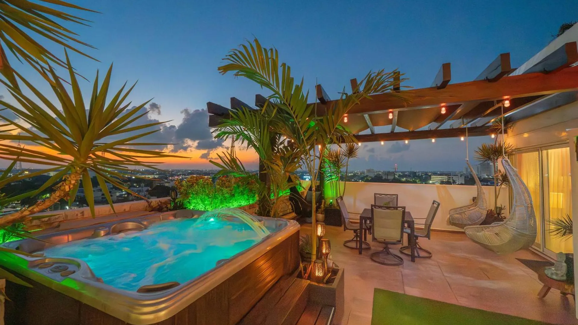 Luxury 4 Bedroom Penthouse With Private Jacuzzi Steps From Hotel Zone Cancun 0*,  Mexico